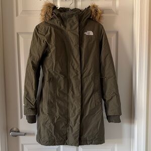 The North Face 2022 Arctic Parka Women’s
